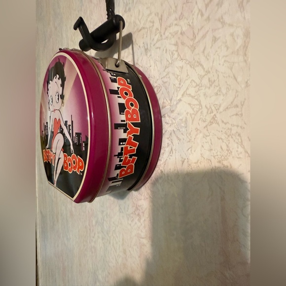 Vintage 2005 Betty Boop Round Lunch Box, In Good Condition, Great For Collectors - Picture 3 of 11